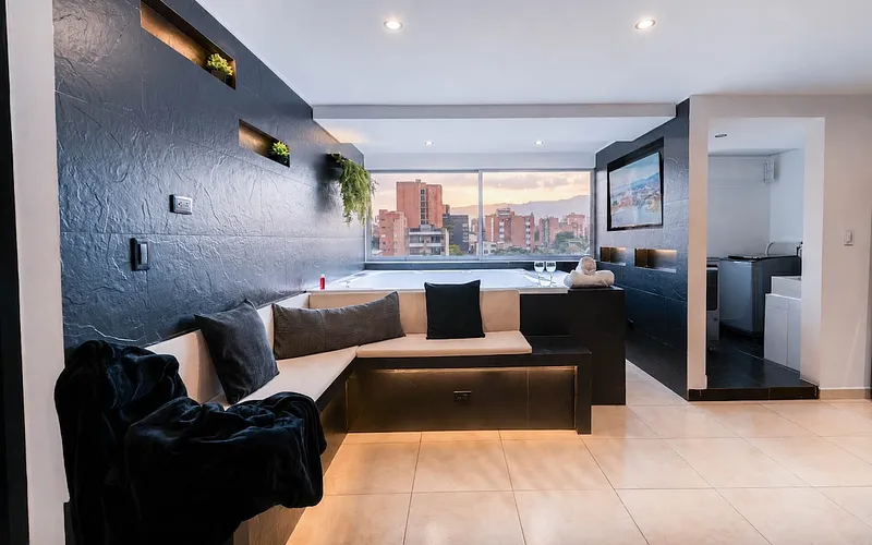 Modern Jacuzzi Suite • AC + Views photo 1