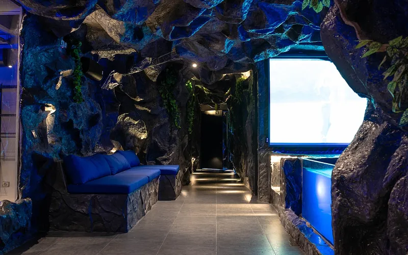 La Rock • 5BR King Bed Cave + Jacuzzi @ Lleras photo 4