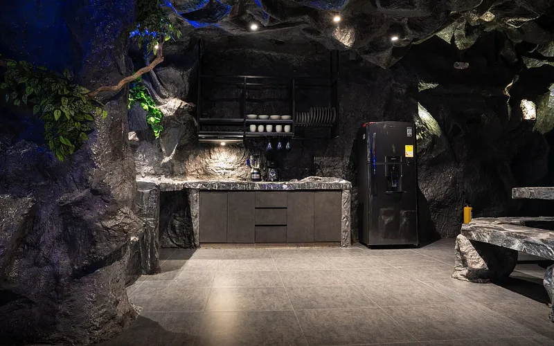 La Rock • 5BR King Bed Cave + Jacuzzi @ Lleras photo 5