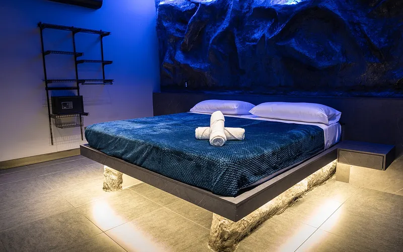 La Rock • 5BR King Bed Cave + Jacuzzi @ Lleras photo 1