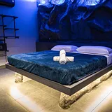 La Rock • 5BR King Bed Cave + Jacuzzi @ Lleras photo 1