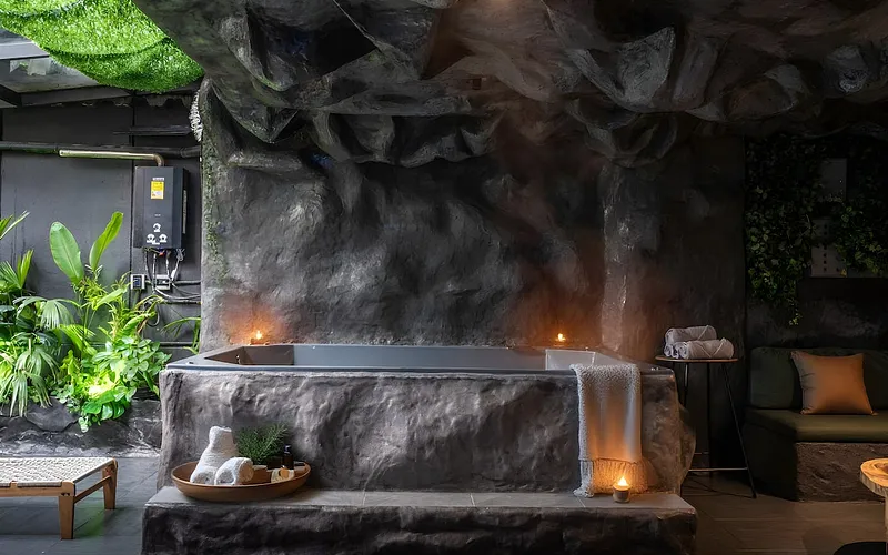 The Rock • 7BR King Bed Cave + Jacuzzi @ Lleras photo 1