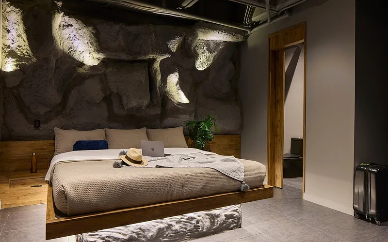 The Rock • 7BR King Bed Cave + Jacuzzi @ Lleras photo 5
