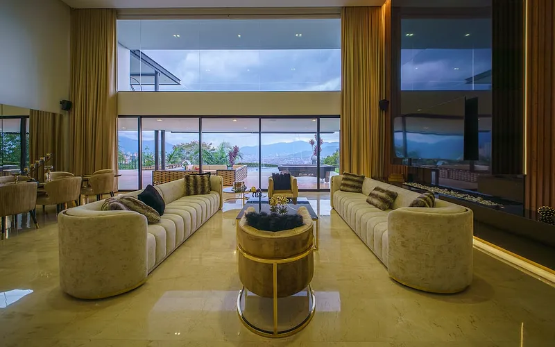 El Poblado Mansion | 7 Bedrooms-Pool•Jacuzzi•Sauna•Gym photo 3