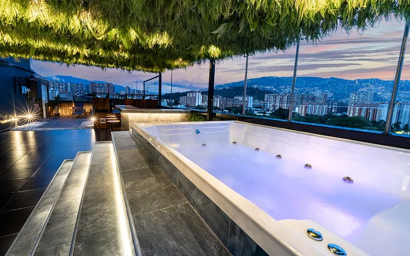 Penthouse • Private Jacuzzi + Sauna + Turkish Bath photo 2