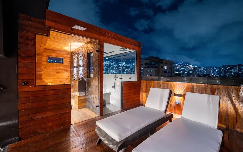 Penthouse • Private Jacuzzi + Sauna + Turkish Bath photo 5