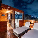 Penthouse • Private Jacuzzi + Sauna + Turkish Bath photo 5