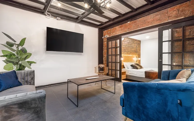 Casa Madera in Lleras Park 7BR & private Jacuzzi photo 2