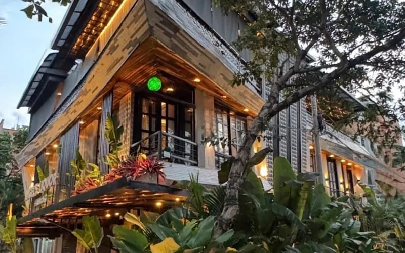 Celebration Villa w/ Rooftop Jacuzzi & Bar | 9BR